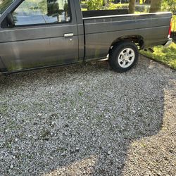1996. Nisan Pickup. Gray 