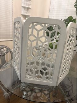 Three panels gate
