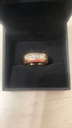 14K Gold , 5 Natural Diamonds Men’s Band. Size 9