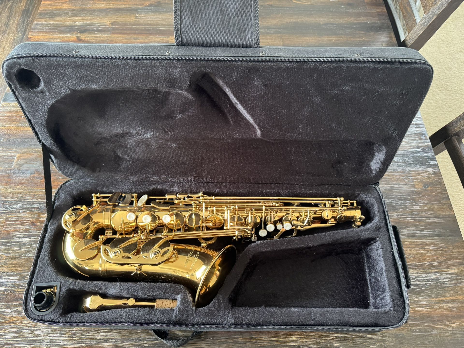 Glory Gold Laquer E Flat Alto Saxophone