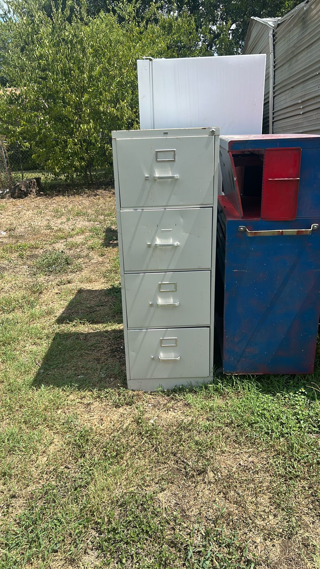 4 Drawer filing cabinet