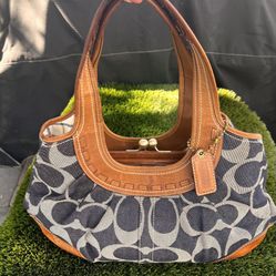 $180/ Bolso Coach Legacy Signature Denim + interlocking C & leather / Mezclilla + C entrelazadas y piel Original + dust b