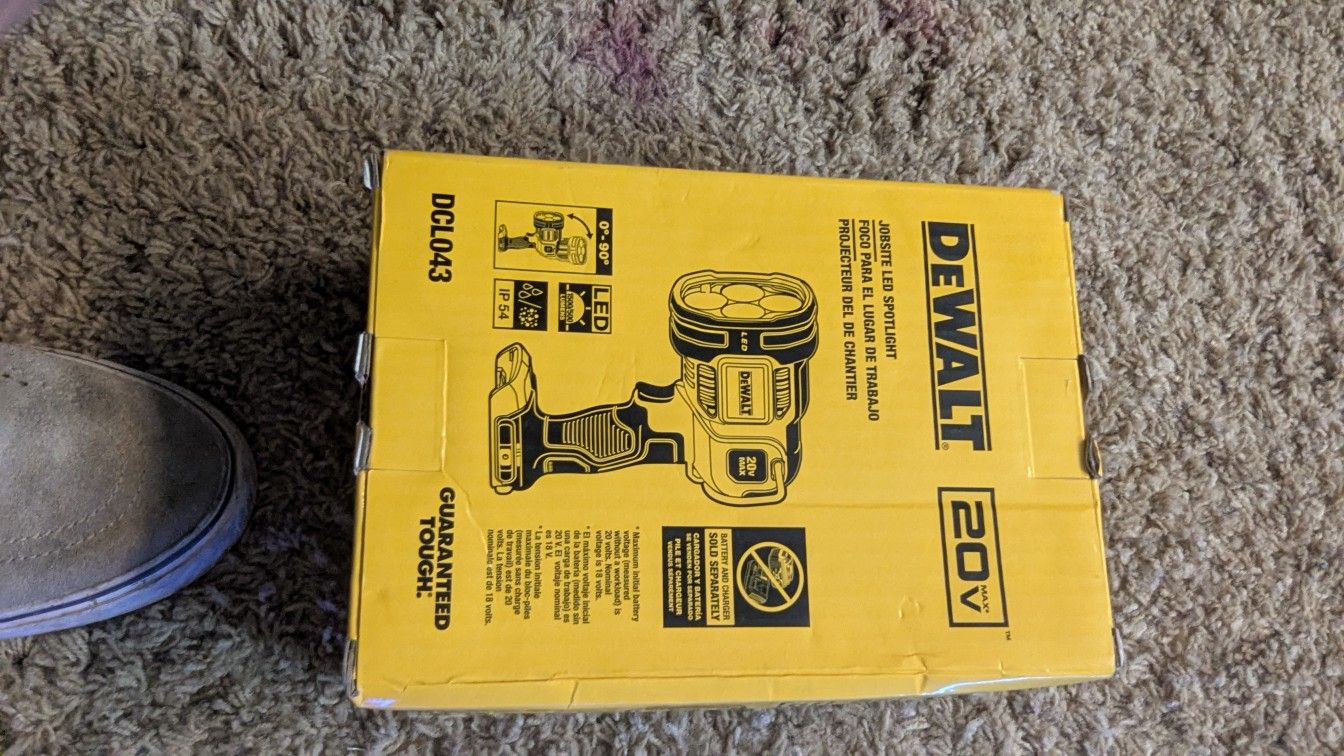 dewalt 20v spotlight 