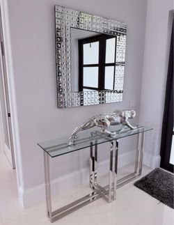 Modern Glass Console Table + Silver Panther + Decorative Mirror | Consola de Cristal + Pantera Plateada + Espejo Decorativo