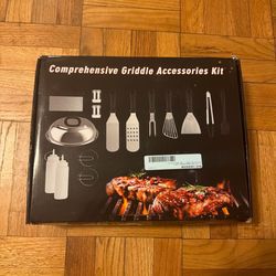 Comprehensive griddle accessories set