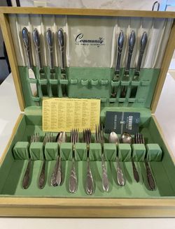 Vintage Community Oneida Silver Plate 33 Piece Silverware with Wooden Case 