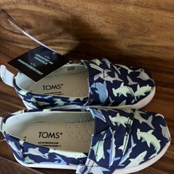 Glow In The Dark Shark Tiny TOMS