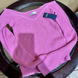 MEDIUM SIZE CLOTHING TOPS BUNDLE (BUY ALL 5 FOR $44 OR 1 EACH IS $11)