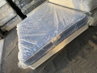 Queen Mattress And Box Springs 