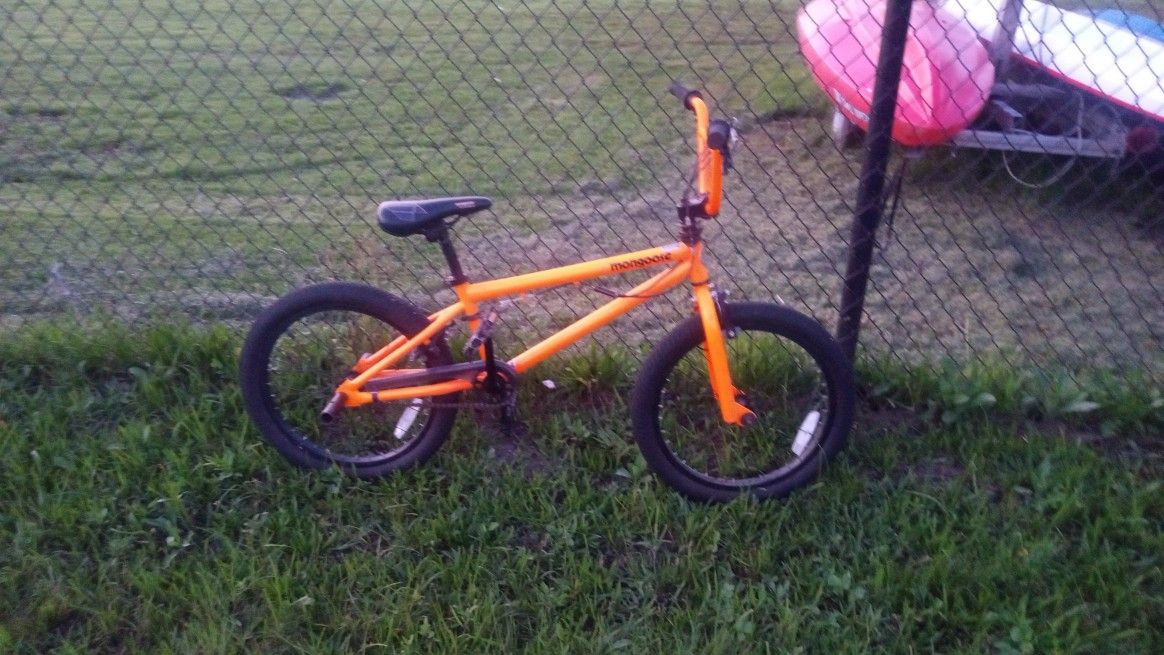 Mongoose 2.0 Bmx Bike