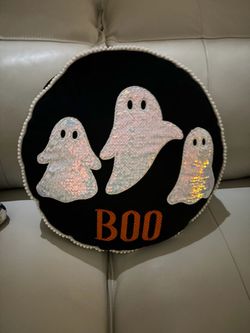 Halloween pillow decor