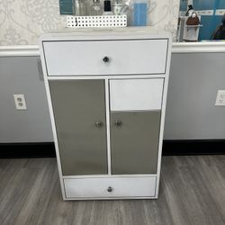 Salon Station With Drawers 