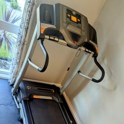 **GOOD COND.-Horizon Fitness-Compact Foldable Treadmill***
