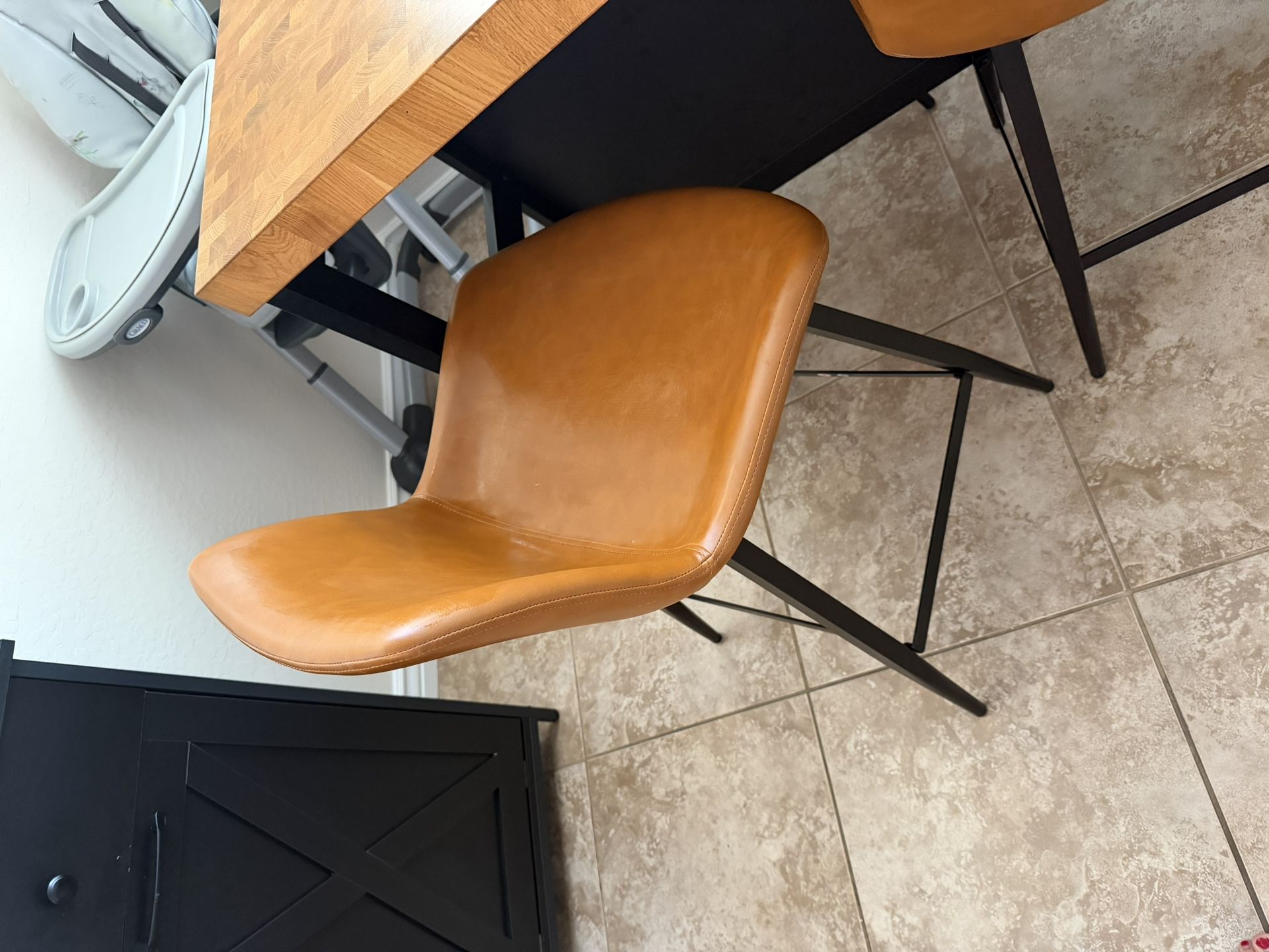 kitchen island / dining room table