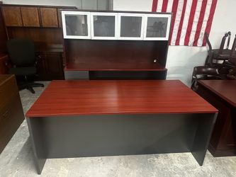 OFFICE/HOME DESK AND CREDENZA WITH HUTCH
