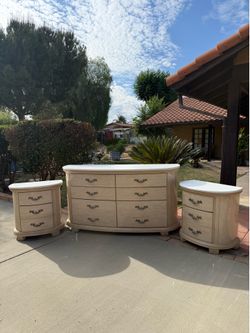 💥BEAUTIFUL!!💥 3-Piece French Provincial Dresser & Matching Nightstands Set (Read Description)