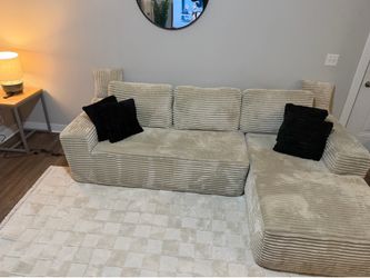 Modern modular boneless/cloud couch in excellent condition. Purchased less than a year ago for around $900. Very comfortable, clean, and well maintain