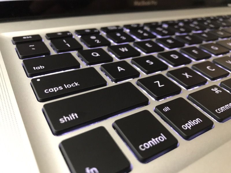 MACBOOK PRO 17" for sale with ADOBE PHOTOSHOP AND ALL CREDENTIALS' I'm selling my only baby iphone apps iPad apps Games Over 2,000 books for your iPa