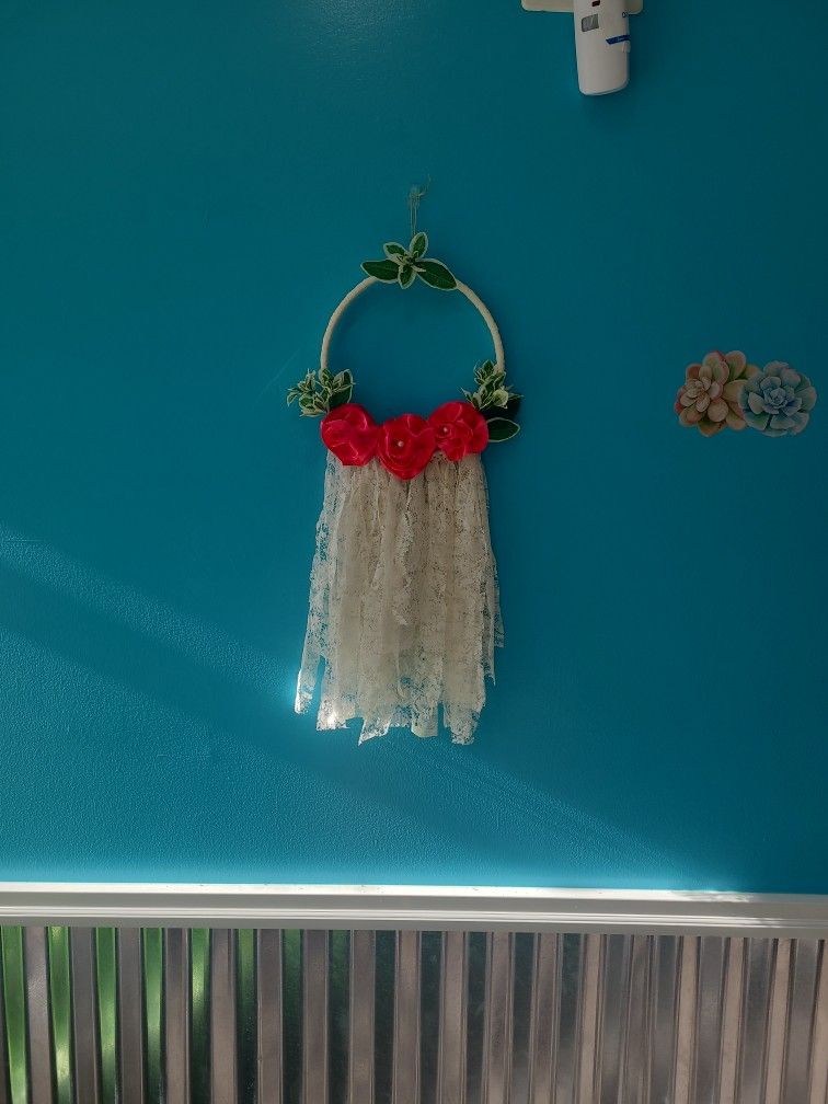 Wall tiara Floral Hoop