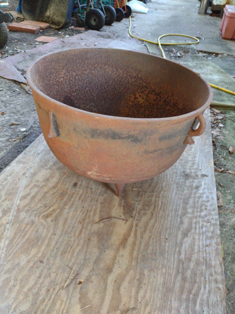 Antique #20 Cast Iron Pot