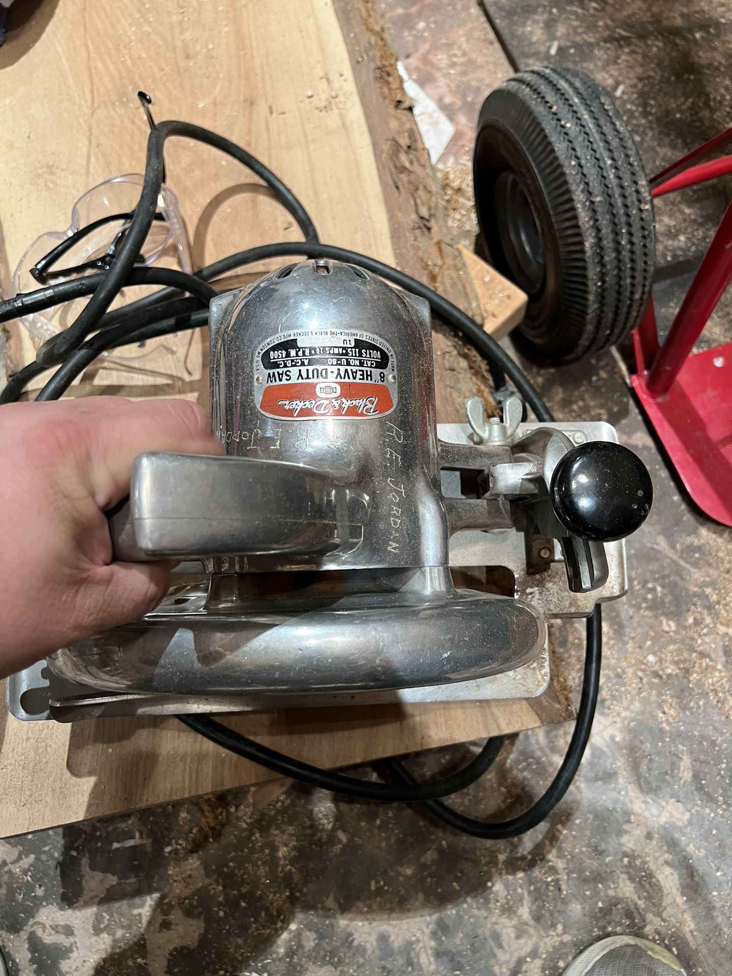 This black and decker circular saw from the 80's still runs like a