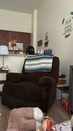 Manual Rocking Recliner