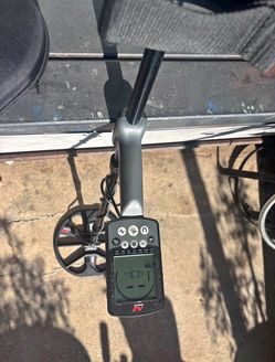 Minelab metal Detector Equinox 800