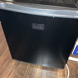 BLACK+DECKER Compact Refrigerator 1.7 Cu. Ft. with Door Storage