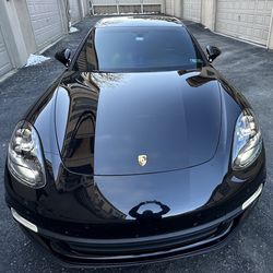 2017 Porsche Panamera 4S Excellent condition (Garaged)