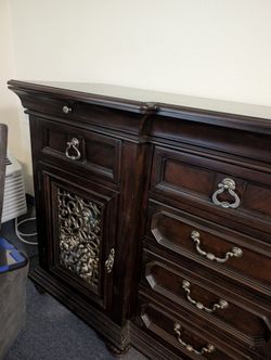 Beautiful Solid Wood Credenza Buffet Sideboard Table