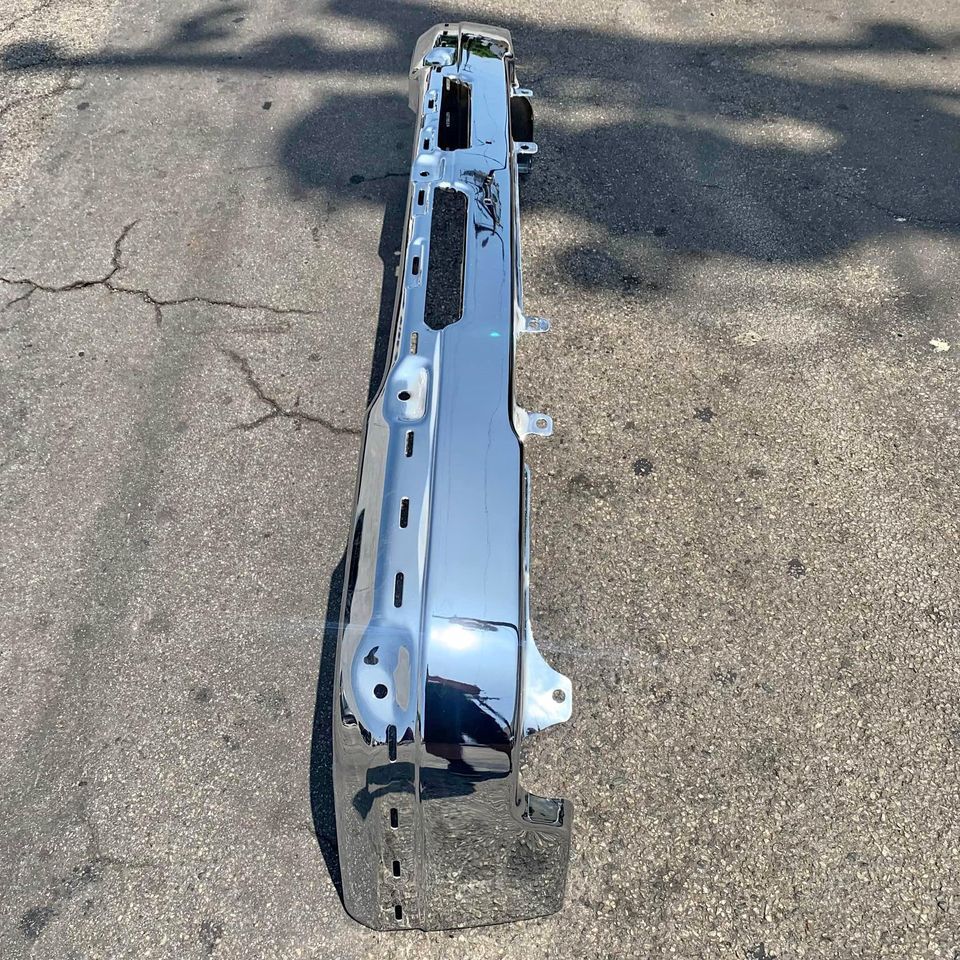 Chevy Silverado & Avalanche Front Bumper OEM 2003 2004 2005 2006 2007