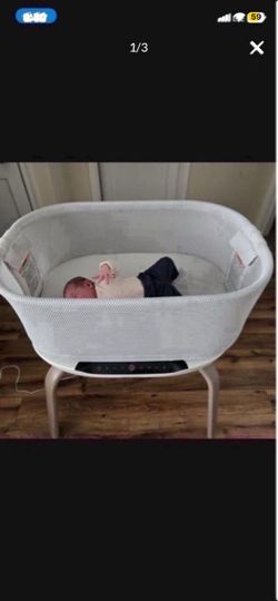 LOW PRICE MOVING- $450 + TAX RETAIL GRACO SMARTSENSE BABY BASSINET