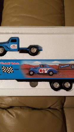 ERTL Fireball Robert's '37 Ford Tractor Trailer 1:64