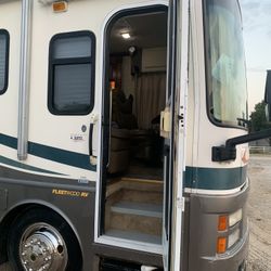 2002 Fleetwood discovery Discovery