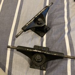 Venture Skateboard Trucks