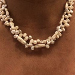 Natural pearls necklace 18’