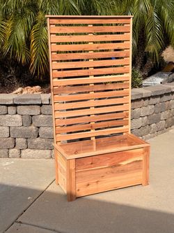 Cedar Planter with Privacy Screen