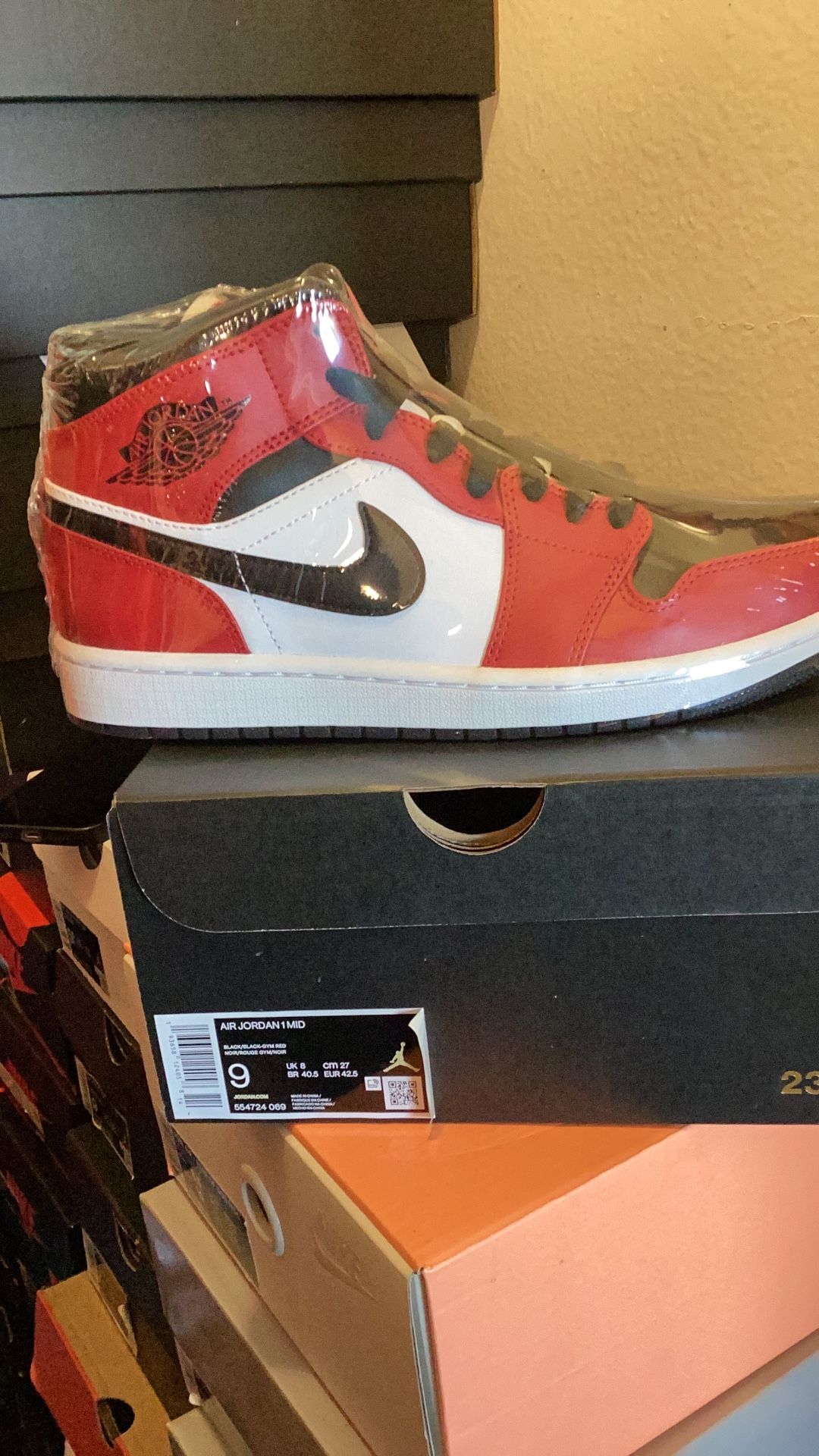 Air Jordan 1 Mid Chicago Toe Men Size 9. Please Be Ready To Meet Up