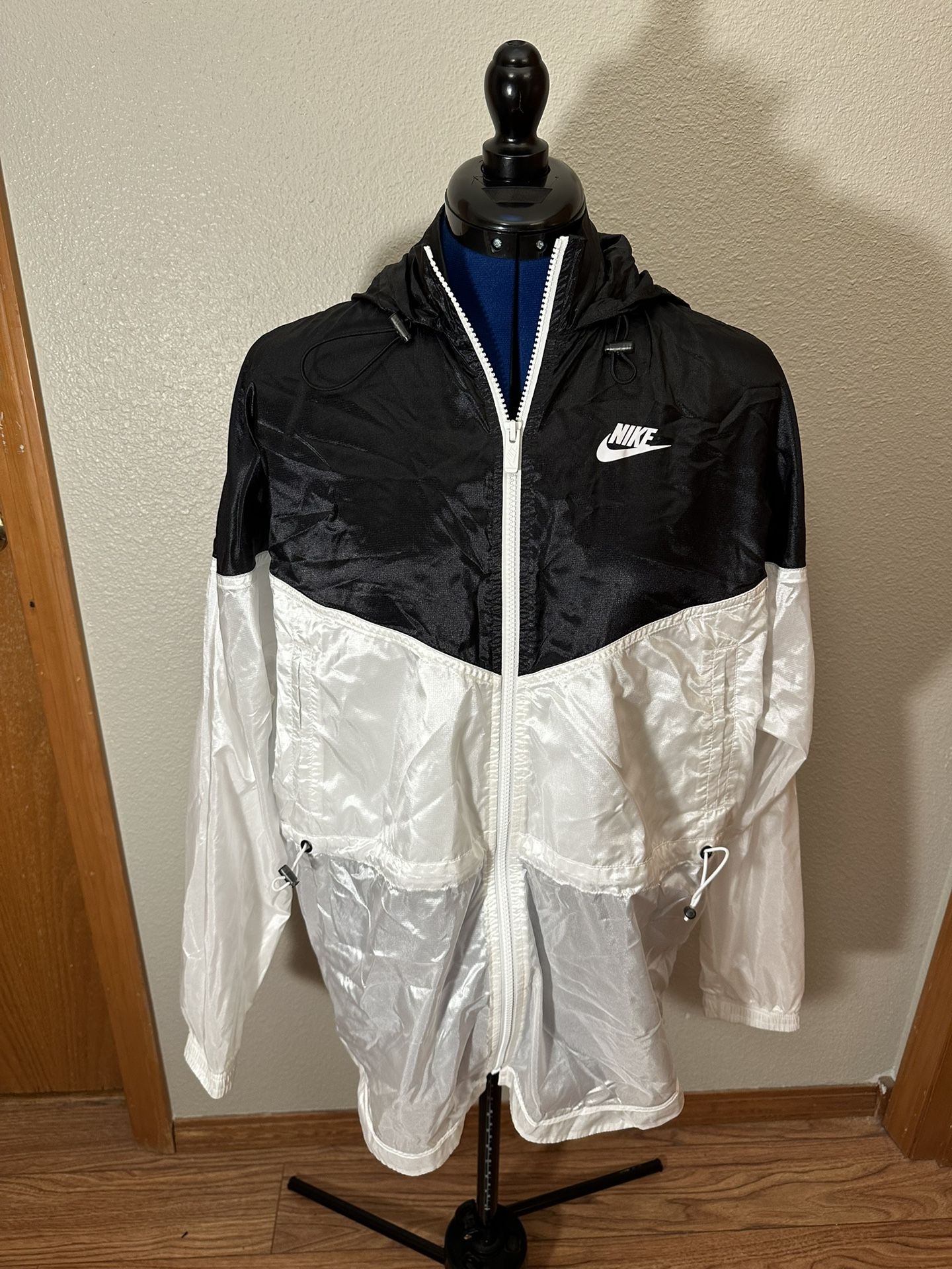 Nike Women’s Windbreaker