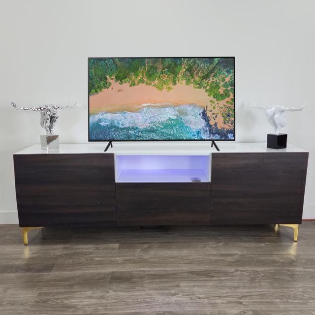 Brand New TV Stand / TV Stand Nuevo a Estrenar … Delivery Available 🚚
