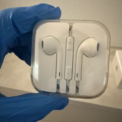 IPhone 5 White Wired Earbuds with Remote Brand New 