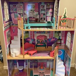 Dollhouse for 18” dolls for Sale in Bothell, WA - OfferUp