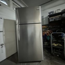 Frigidaire Gallery Refrigerator,2013)