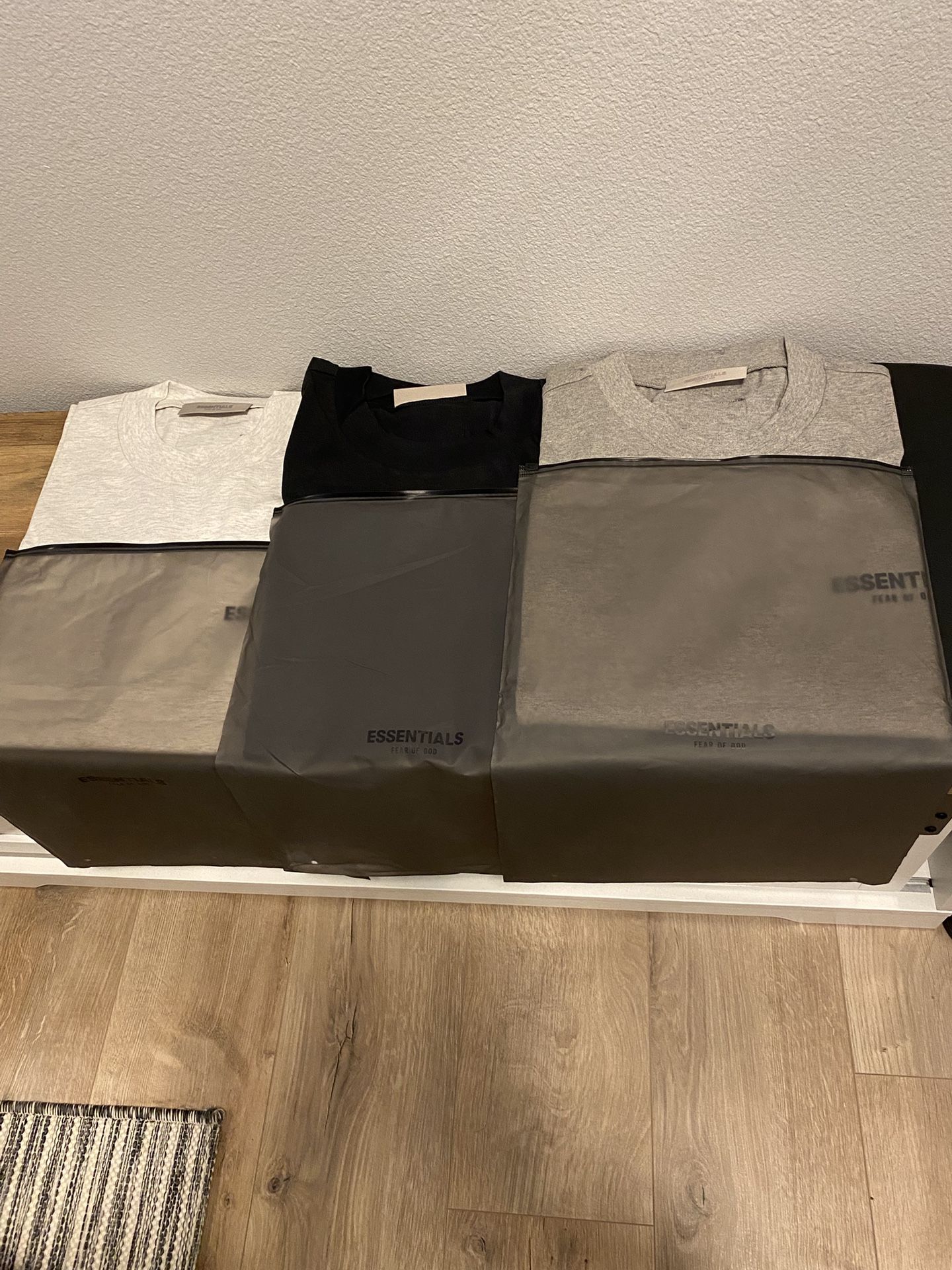 Essentials T-shirts Large
