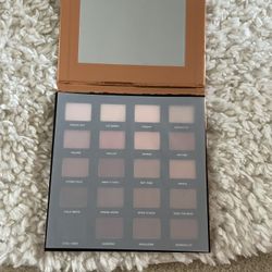 Iconic London Hotting Up Eyeshadow Palette 