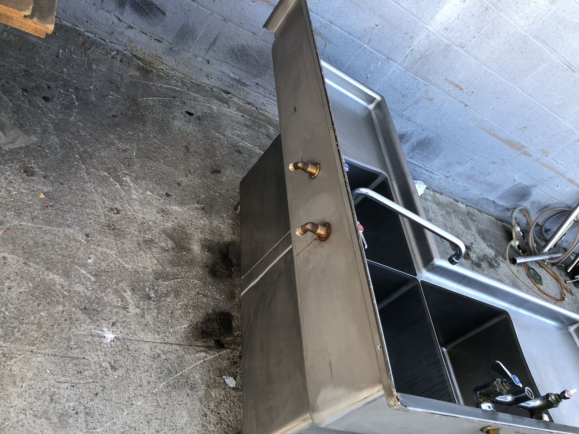 “L” Shaped 3 compartment sink for Sale in Glendale, CA OfferUp