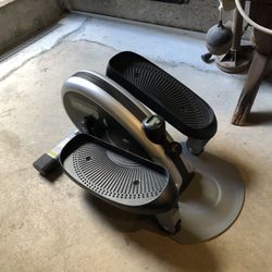 Stamina InMotion E-1000 Elliptical Trainer