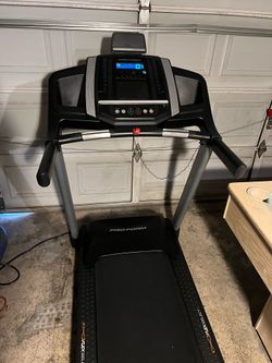(Free delivery) pro-form treadmill has 10incline 10speeds everything works perfect and perfect conditions like new