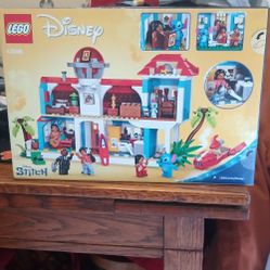 Disney's Lilo & Stitch Lego Build Set Beach House 9+