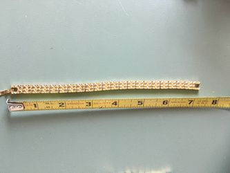Gold tone bracelet